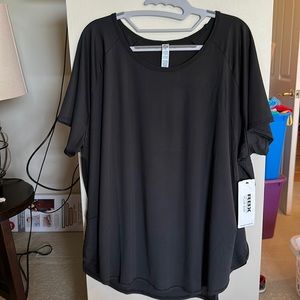 NWT RBX 2X black moisture wicking top